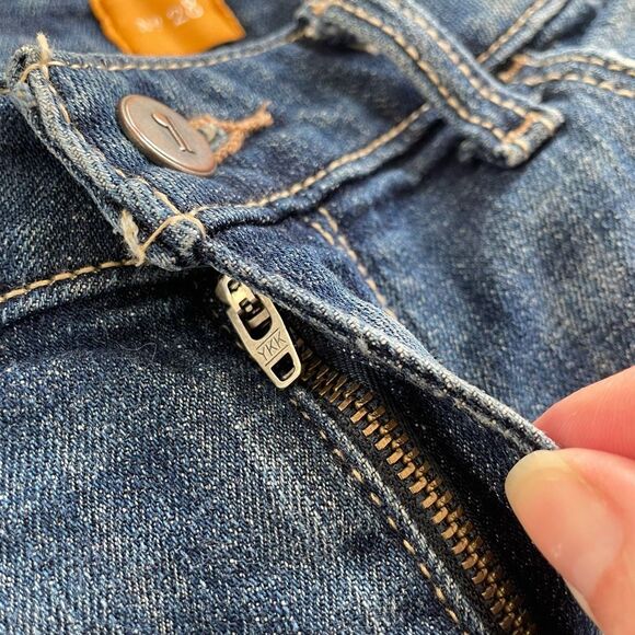 Anthropologie Pilcro Denim Shorts Jeans 7” Inseam 28 - Picture 4 of 8